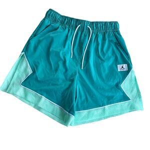 NWT Jordan Flight  Loose fit shorts sportswear women Sz M NWT